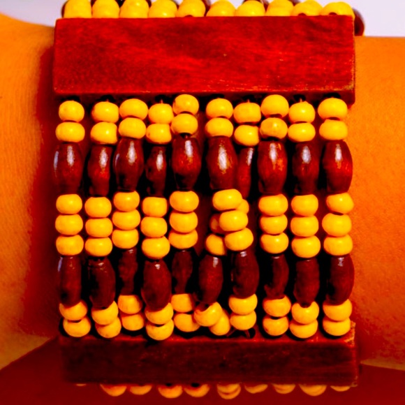 🌴🪵🌴 “TROPICAL TAKEOVER” YELLOW BRACELET ~ PAPARAZZI❗️ 🌴🪵🌴 - Picture 2 of 4